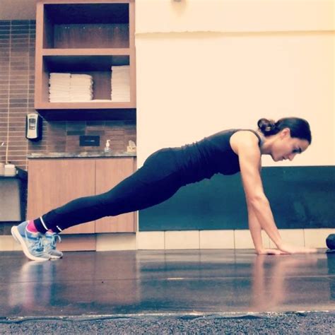 happy hump day 🐪 workout challenge today inchworm 🐛 planks‼️add this to end of your workout