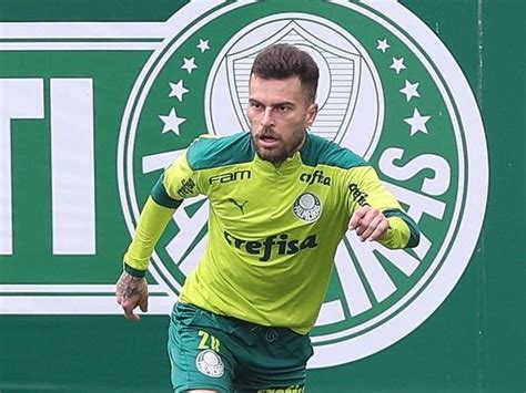 Palmeiras Estuda Negociar Lucas Lima Ap S Flagra Em Balada Rescis O