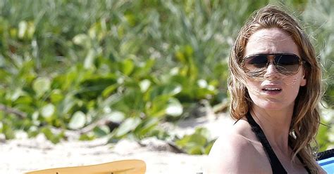 Emily Blunt Pregnant In A Bikini With Bradley Cooper Popsugar Celebrity