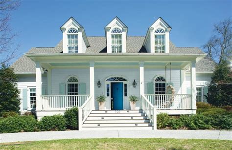 White paint is tricky, because the undertones however, a cape cod in new england looks great in a crisp, cool white, which plays well with to recap, these are the white exterior behr paint colors i've rounded up with some real house examples. Hottest Exterior Paint Colors of 2018 - Consumer Reports