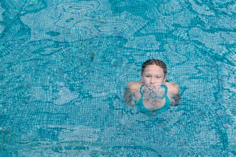 Girl In Pool Del Colaborador De Stocksy Gillian Vann Stocksy