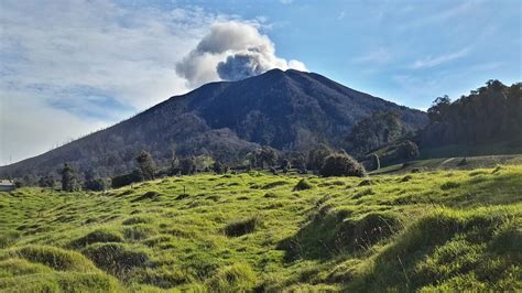 Nueva Erupción Del Volcán Turrialba Supera Los 2000 Metros De Altura