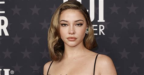 Madelyn Cline S Makeup At The 2023 Critics Choice Awards POPSUGAR