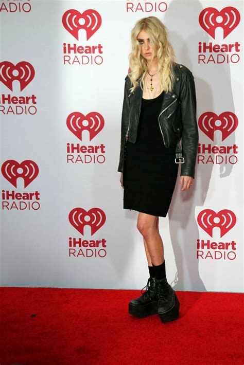 Taylor Momsen Goes For A Gothic Look At The 2014 Iheart Radio Music Awards