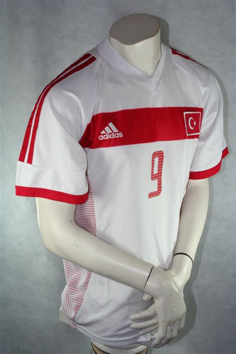 Burak yilmaz ist 35, aber als torjäger nach wie vor gut in schuss. Adidas Türkei Trikot 9 Hakan Sükür WM 2002/04 Herren M/L ...