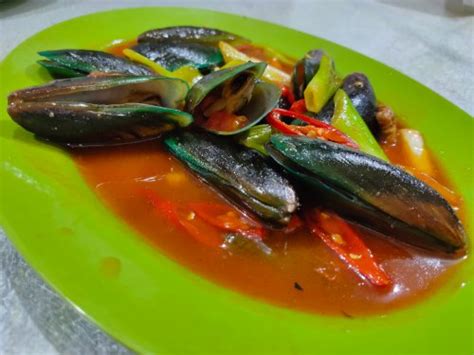 Ikan kuah kuning cocok untuk hidangan makan bersama keluarga karena cara membuatnya mudah. Kerang Hijau Kuah Bumbu Kuning / Kerang Hijau Kuah Kuning ...