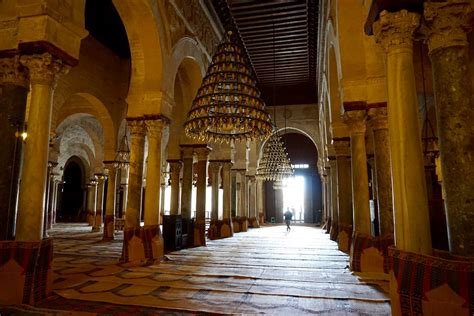 جامع الزيتونة المعمور منارة تحفظ التاريخ الإسلامي في تونس بوابة