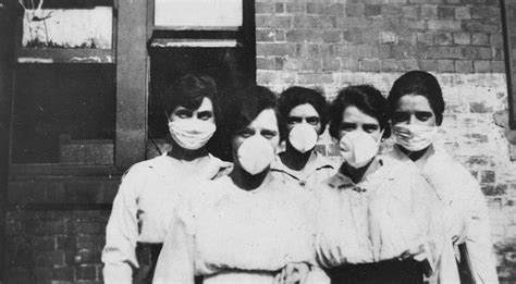 800px Statelibqld 1 104332 Women Wearing Surgical Masks During The Influenza Epidemic Brisbane
