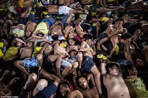 Shocking Photos Show Thousands Of Prisoners Crammed Into Philippines
