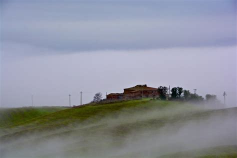 Foggy Morning In Tuscany Today The Landscape Of The Crete Flickr