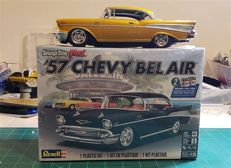 1957 Chevy Bel Air Snap Tite Plastic Model Car Kit 125 Scale