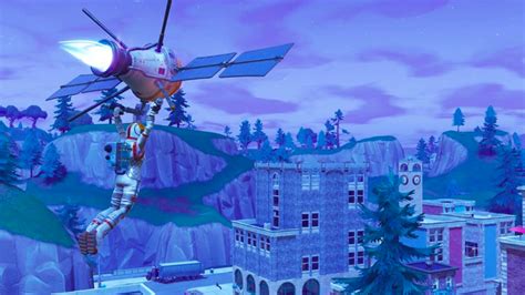 Fortnite Players Stop Waiting For Comet Destroy Tilted Towers Themselves