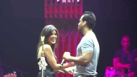 Facebook gives people the power to share and makes the. Mujer le agarra el Huevo a Romeo Santos en su mas reciente ...