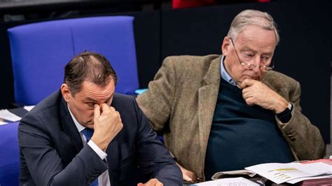 Er wurde 2017 als direktkandidat des wahlkreises görlitz in den deutschen bundestag und am 30. AfD-Chef Tino Chrupalla bei mutmaßlichem Brandanschlag ...