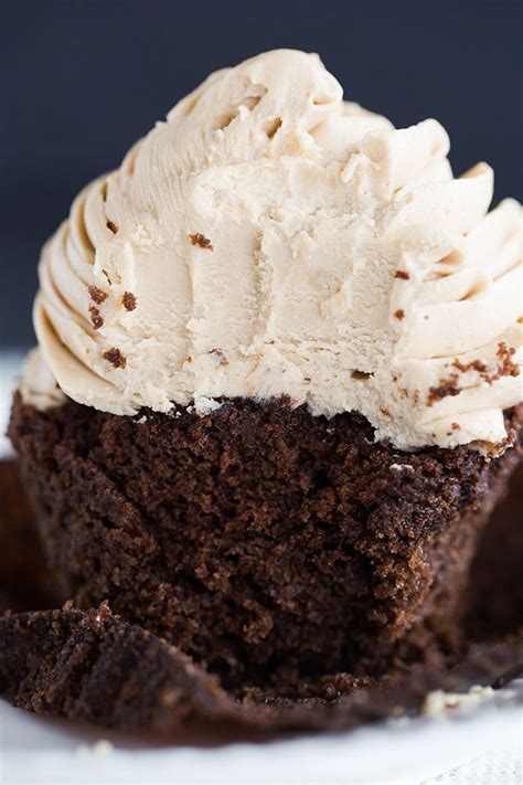 Mix the espresso powder with the vanilla extract until dissolved; Mocha Cupcakes with Espresso Buttercream Frosting | Recipe ...