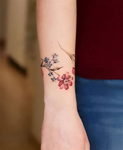 25 Simple Yet Chic Wrist Tattoo Ideas For Feminine Beauty