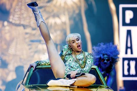 Miley Cyrus De Estrela Da Disney A Rainha Da Provocação Flashes Flash