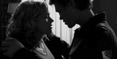One Tree Hill Kiss GIFs Find Share On GIPHY