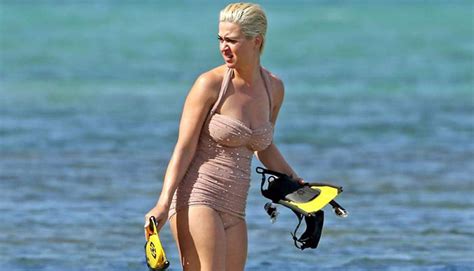 Katy Perry Wore Granny Swimsuit In Hawaii Scandal Planet