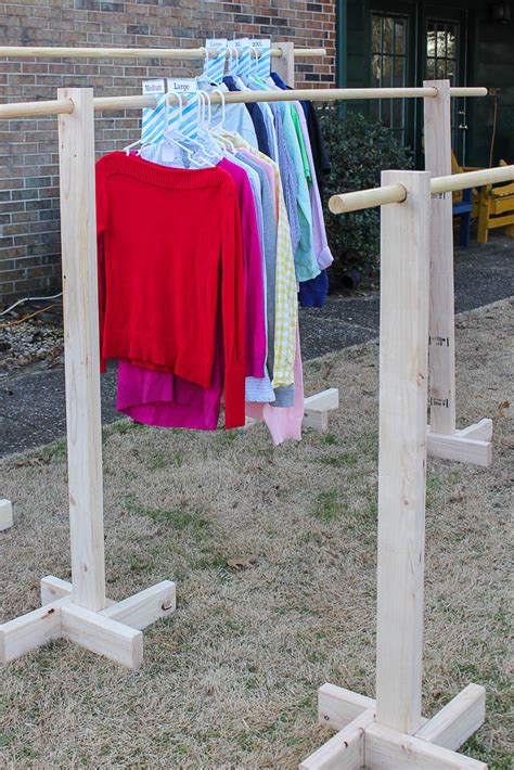 Making a double sided clothes rack for yard sale. DIY Clothes Rack and Free Printable Size Dividers - great ...