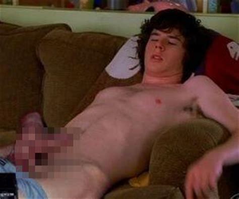 Charlie Mcdermott Axl On The Middle Page Lpsg