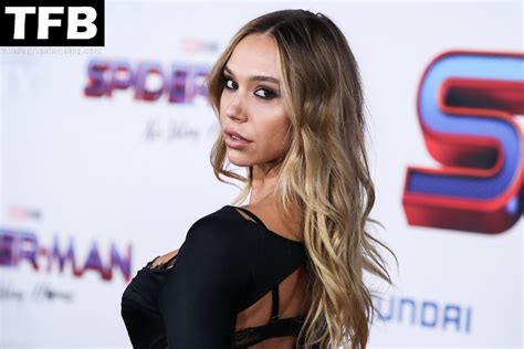 Alexis Ren Sexy 65 Pics Whats Fappened💦