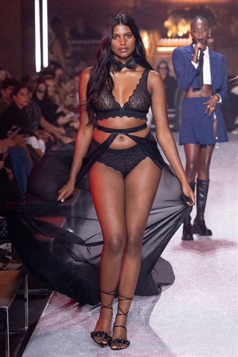 Tout ce qu'il faut savoir sur le Etam Live Show 2023 | Vogue France