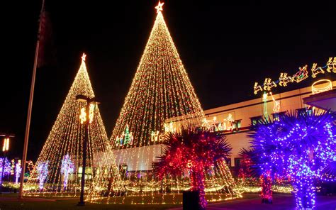 20 examples of the best christmas lights wallpaper to decorate your computer screen or your gadget: Christmas Lights Desktop Wallpaper (58+ images)