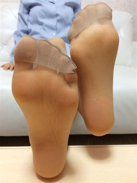 裸足フェチズム足の裏エロ画像女性器の陰部より足底はだし姿に色気 3次エロ画像 エロ画像