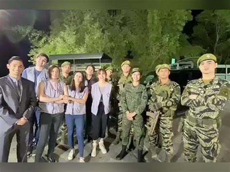 Descendants of the sun a drama about the importance of each other in times and sacrifices made by those who throw themselves to natural disasters. WATCH: 'Descendants of the Sun Ph' cast thanks fans for ...