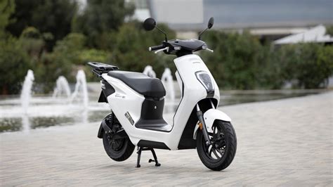 Eicma 2022 Honda Em1 E Electric Scooter Unveiled India Today