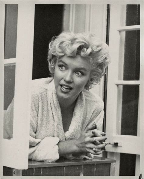 marilyn on the set of the seven year itch 1954 marilyn monroe movies marilyn monroe
