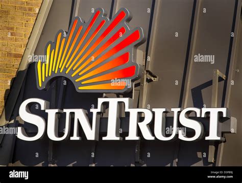 Arlington Virginia Usa Suntrust Bank Sign On Building Stock Photo