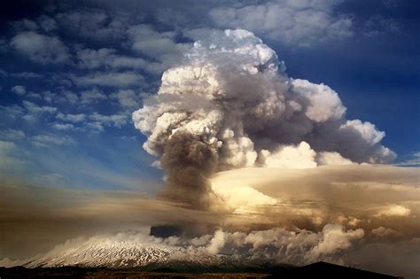 L'eruzione del 1989 fu caratterizzata da due fasi: Eruzione Etna, l'Ingv: "l'attività del vulcano sta ...