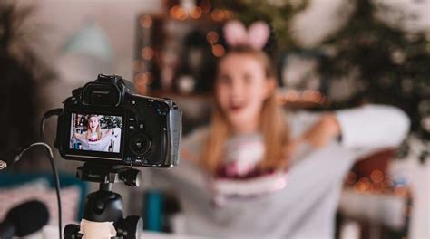 An Ultimate Guide To Become A Vlogger And Earn Money