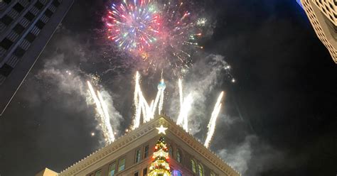 Pittsburgh Welcomes 2022 At First Night Festivities Downtown Cbs