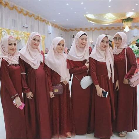 15 Gaun Bridesmaid Modern Cocok Untuk Pengiring Pengantin Muslimah