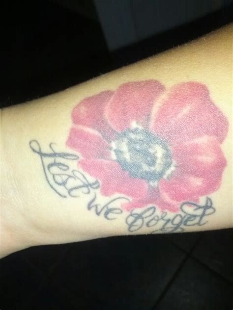 Poppy Tattoo Lest We Forget Remembrance Day Poppies Tattoo