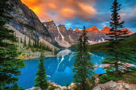 Moraine Lake Lake In Albertacanada Moraine Lake Banff National Park