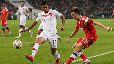 Kariyer sayfasında mehmet zeki çelik isimli futbolcunun sezon bazında takımının yer almış olduğu turnuvalardaki maç, gol, asist, sarı kart, kırmızı kart, oyuna girme, oyundan alınma. Zeki Çelik serial buteur avec la Turquie