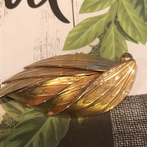 Vintage Kramer Of New York Gold Toned Leaf Brooch Gem