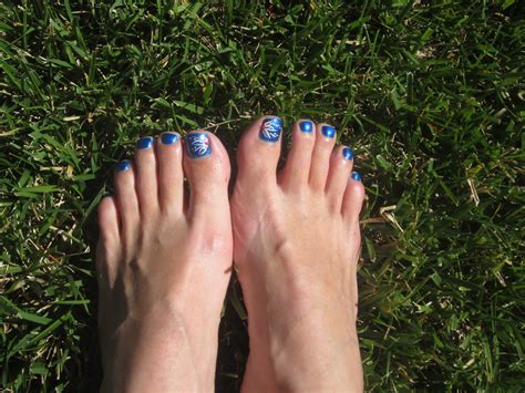 My Blue Painted Toes I Got A Pedicure And The Lady Painted Flickr