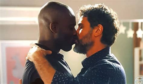 Globo Exibe Beijo Gay Em O Outro Lado Do Para So Veja Repercuss O Segundos Macei