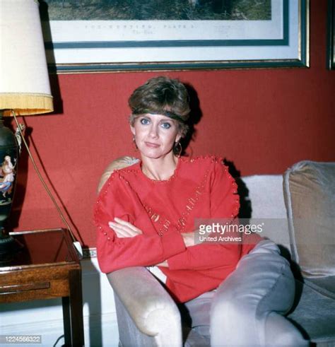 Olivia Newton John Photos And Premium High Res Pictures Getty Images