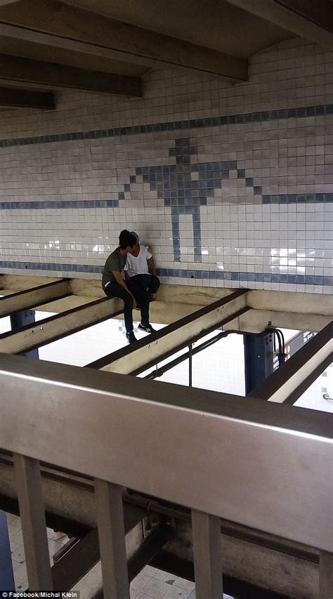 Good Samaritan Saves Suicidal Woman In Manhattan Subway Daily Mail Online