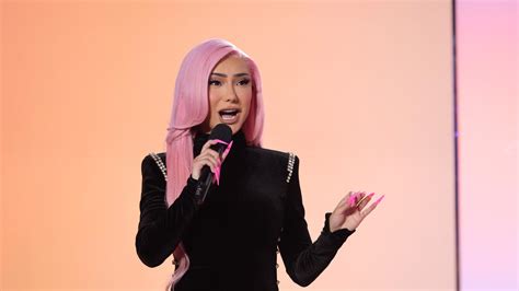 Trans Influencer Nikita Dragun Says She Was Held In Mens Jail Facility After Being Arrested Them