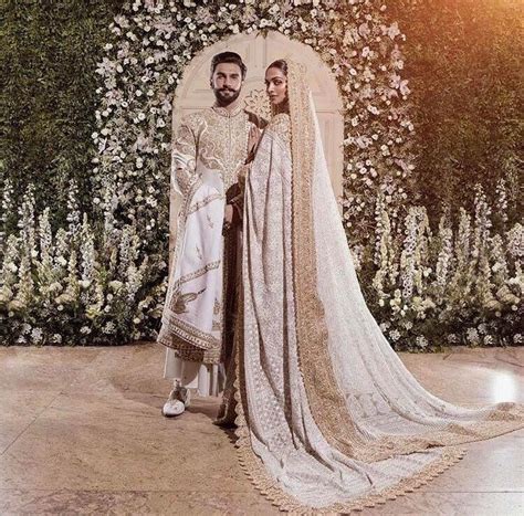 Deepika Padukone Ranveer Singh Official Wedding And Reception Photos Saree Trends Bollywood