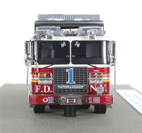 Fire Replicas Fdny Rescue 1 Rolling Tribute To New Yorks Bravest