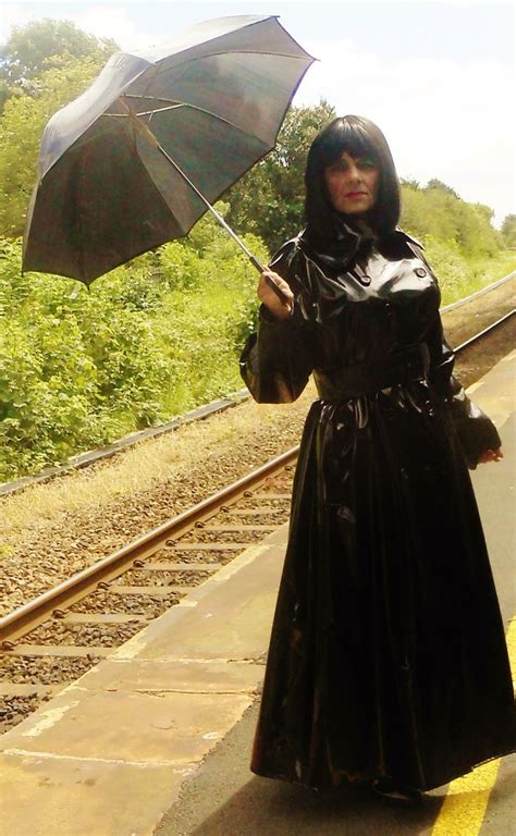 Dawn Rain Custom Black PVC On Cotton Mackintosh Rain Wear Model