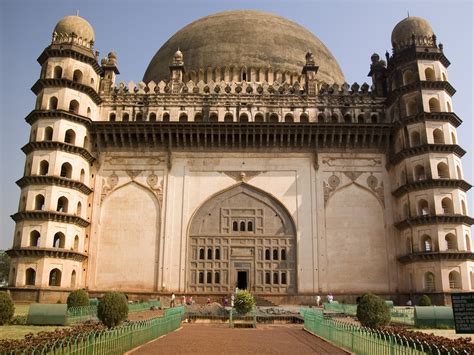 Historical Places In India: Enchant Your Journey Behind The Enlightened ...